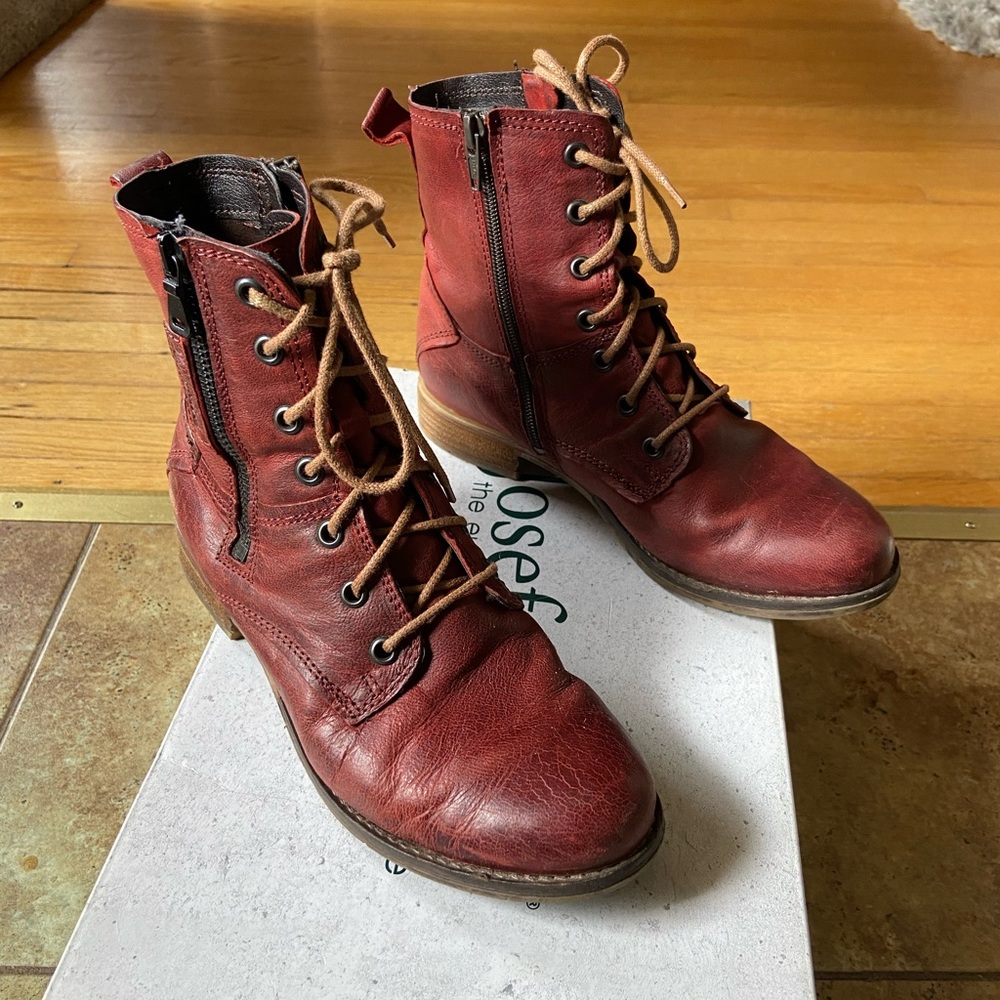 Leather ankle boot